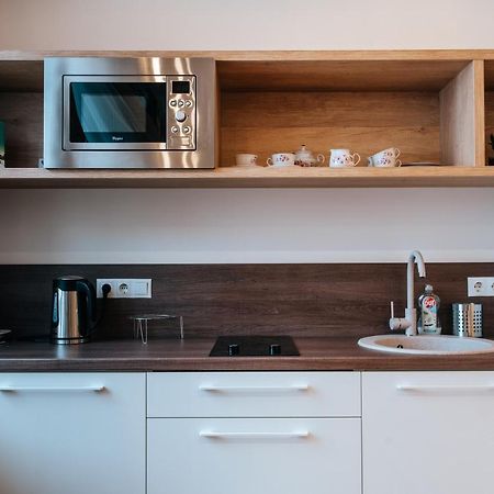 Stylish Latvian-Style Studio Apartment Near City Center, Parks, Cafes & Public Transit Рига Экстерьер фото