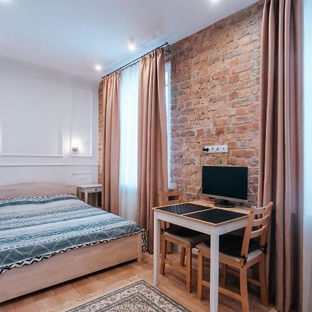 Stylish Latvian-Style Studio Apartment Near City Center, Parks, Cafes & Public Transit Рига Экстерьер фото