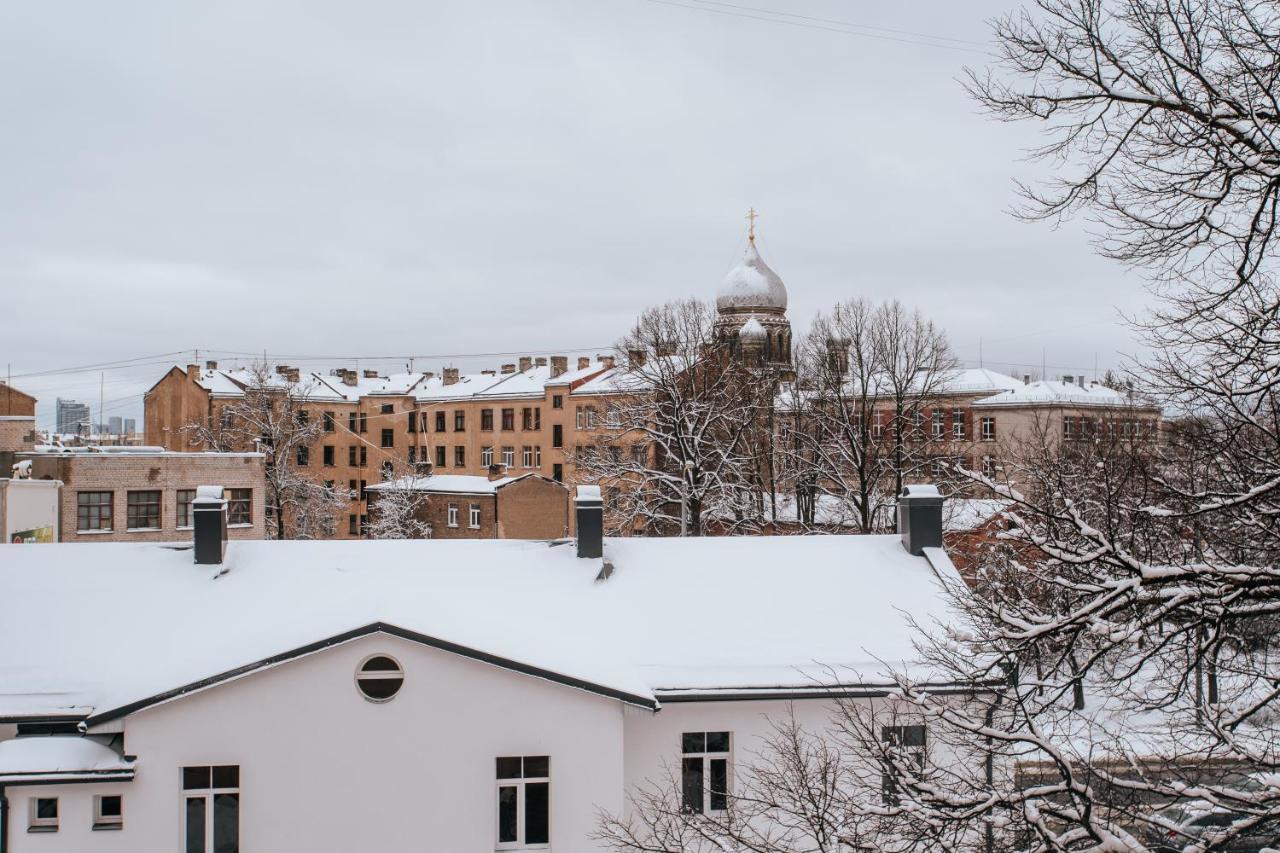 Stylish Latvian-Style Studio Apartment Near City Center, Parks, Cafes & Public Transit Рига Экстерьер фото